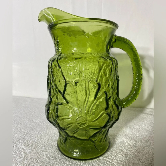 Vintage Anchor Hocking Avocado Green Textured Rain Flower Glass Pitcher - Picture 1 of 12